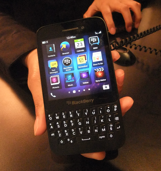 blackBerry-Q5-actual-photo