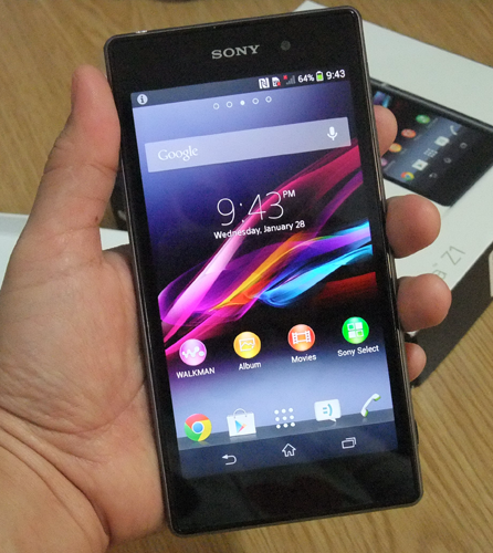sony-xperia-z1-held-in-hand