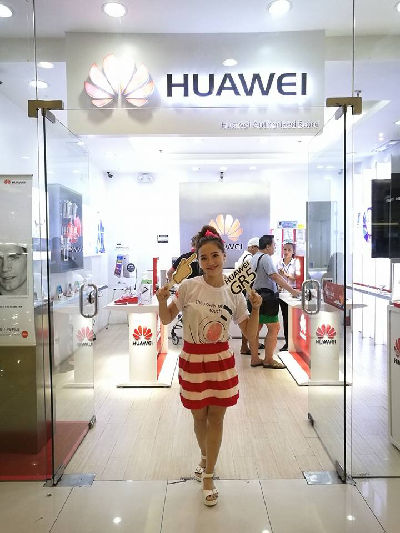 MYX VJ Sunny Kim strikes a pose at Huawei Concept Store in SM North EDSA